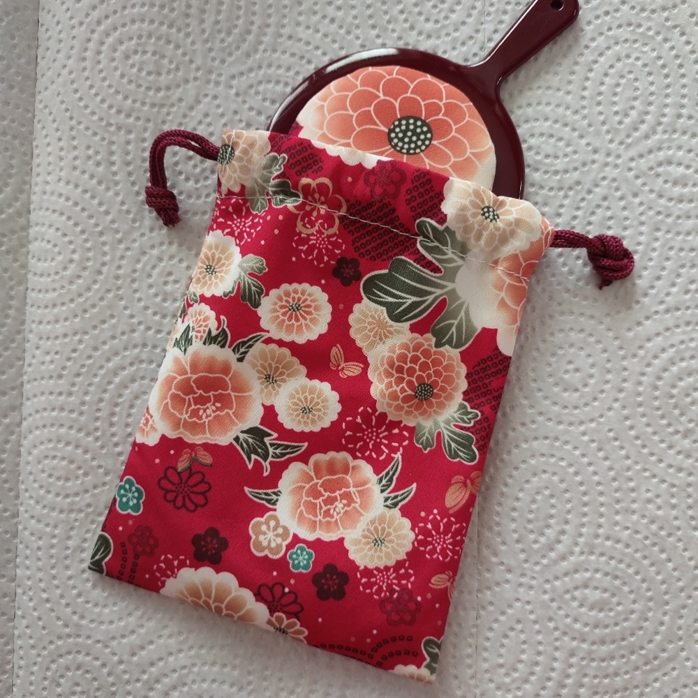 Japanese Pattern Pouch and Mirror - Picture 4 of 4
